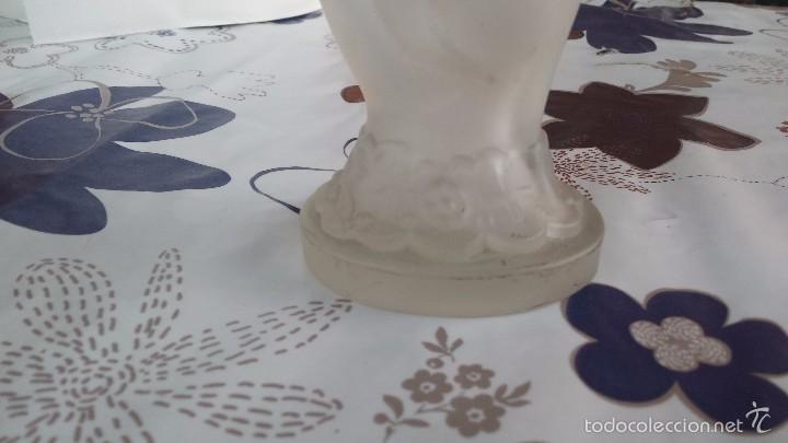Antig&uuml;edades: antiguo florero de cristal - Foto 2