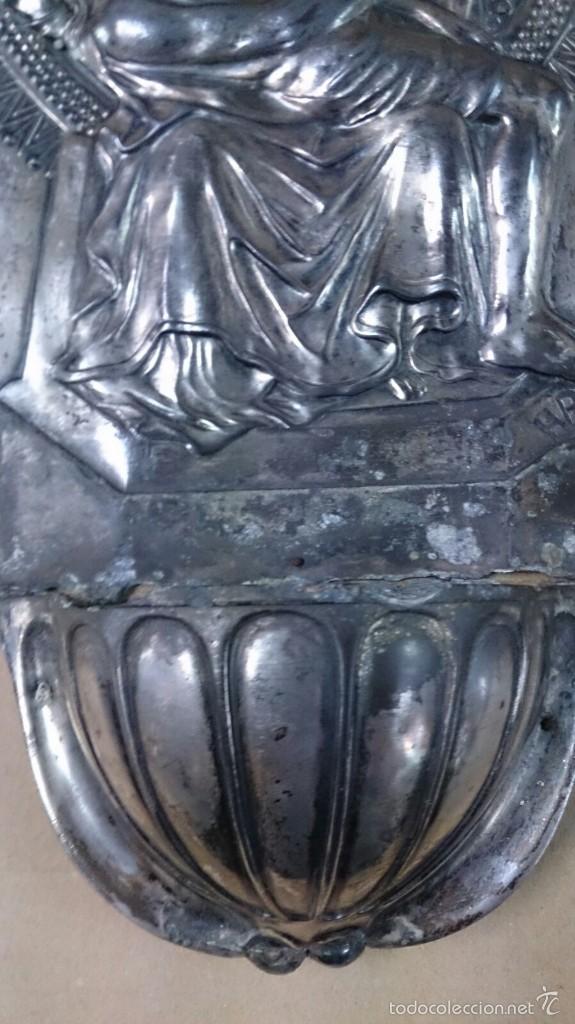 Antig&uuml;edades: Pila benditera en metal - Foto 4