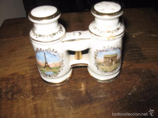 Antig&uuml;edades: Salero y pimentero de porcelana francesa forma de prismaticos decoraci&oacute;n oro medida 10 x 8 cm.,