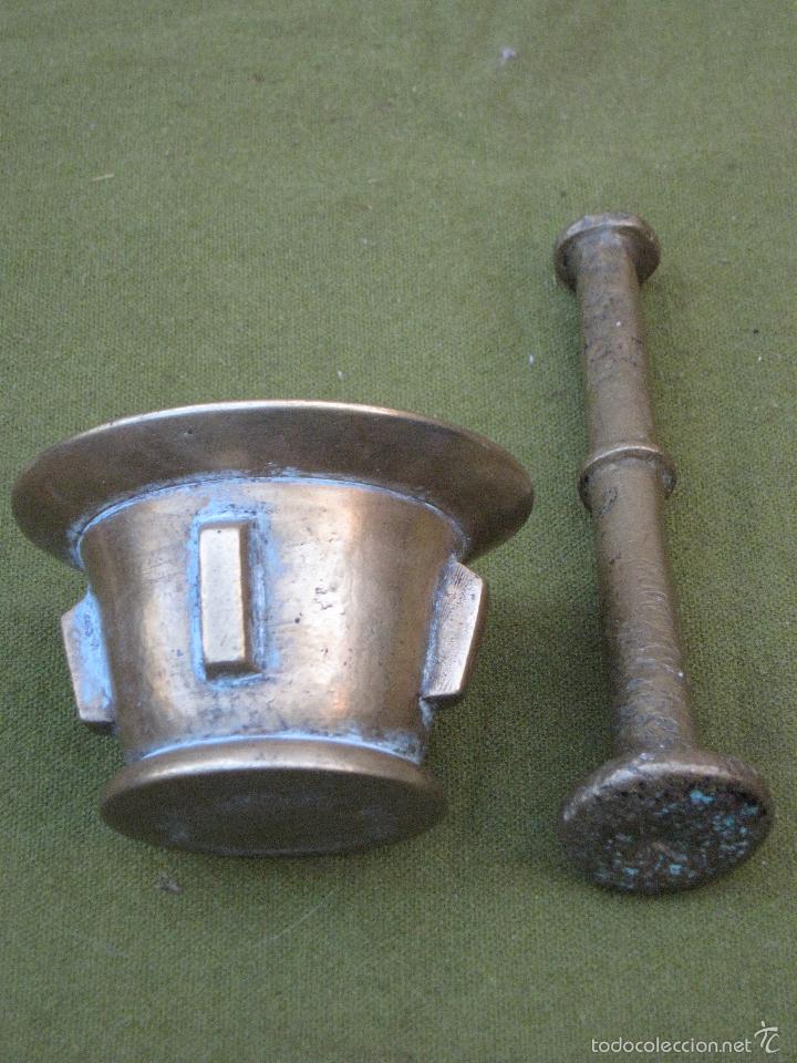 Antig&uuml;edades: ALMIREZ ANTIGUO DE COSTILLAS EN BRONCE, CON MANO. - Foto 3