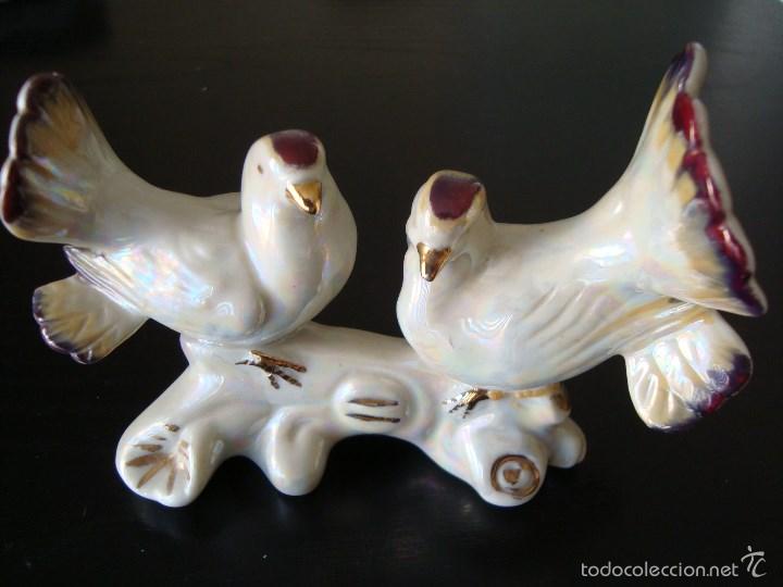 Antig&uuml;edades: ANTIGUAS PALOMAS DE PORCELANA CON RIBETES DE ORO DE 12 CM.