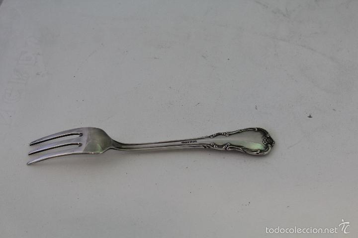 Antig&uuml;edades: tenedor grabado en  alpaca - Foto 3