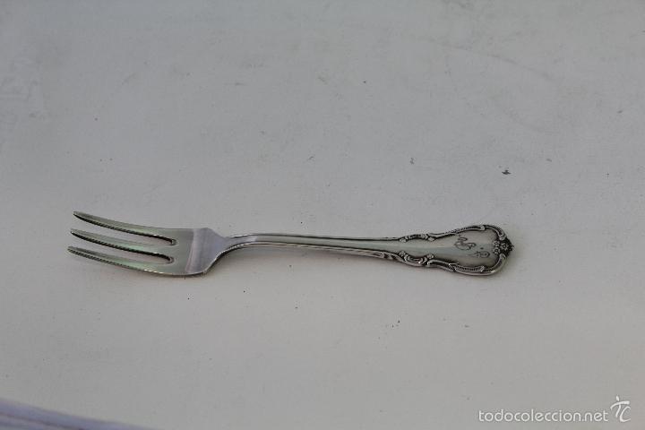 Antig&uuml;edades: tenedor grabado en  alpaca - Foto 4
