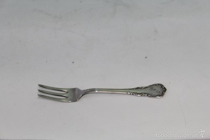 Antig&uuml;edades: tenedor grabado en  alpaca - Foto 6