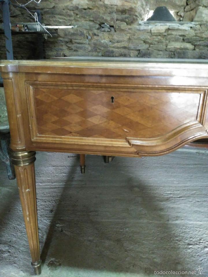 Antig&uuml;edades: Mesa de despacho con remates en marqueter&iacute;a - Foto 4