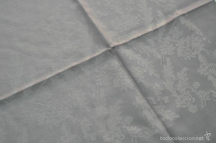 Antig&uuml;edades: Pa&ntilde;uelo de seda brocado. - Foto 6