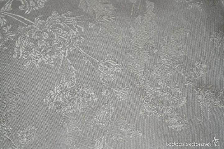 Antig&uuml;edades: Pa&ntilde;uelo de seda brocado. - Foto 3