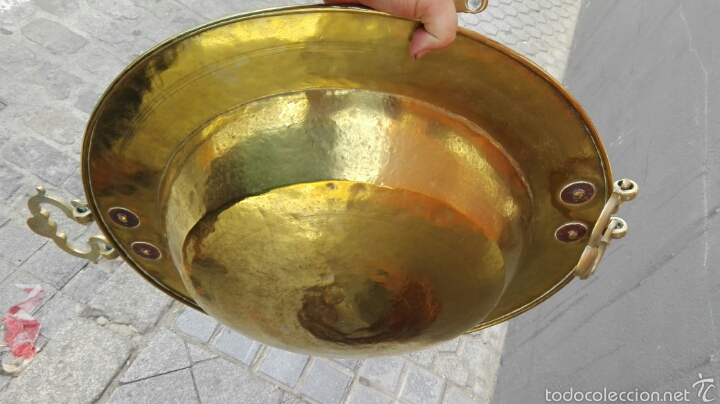 Antig&uuml;edades: BRASERO DE METAL CON BASE DE MADERA - Foto 2