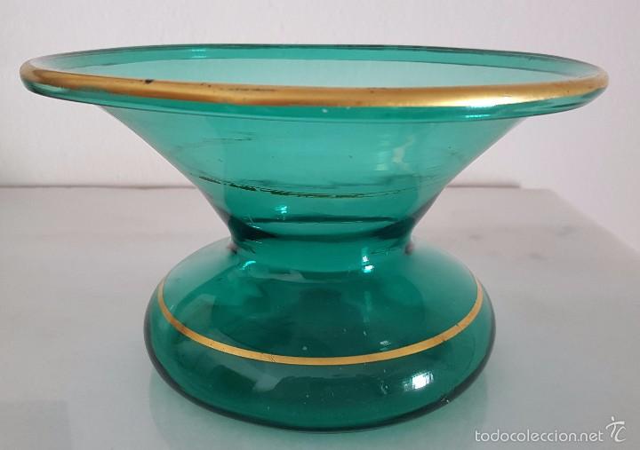 Antiquit&eacute;s: ESCUPIDERA CRISTAL COLOR VERDE Y DECORACION DORADO SIGLO XIX PRINCIPIOS DEL XX