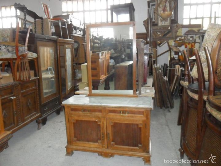 Antig&uuml;edades: CONJUNTO COMOD&Iacute;N CON ESPEJO Y DOS MESILLAS - Foto 1