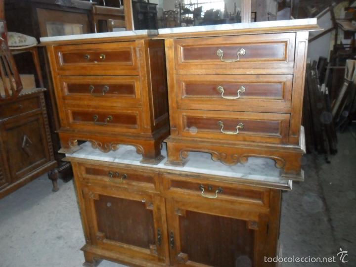 Antig&uuml;edades: CONJUNTO COMOD&Iacute;N CON ESPEJO Y DOS MESILLAS - Foto 4