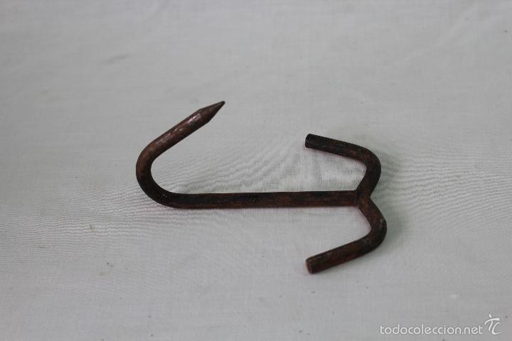Antig&uuml;edades: gancho de carne antiguo de cerdo - Foto 1