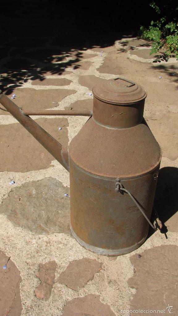 Antig&uuml;edades: Dep&oacute;sito regadera de laton - Foto 1
