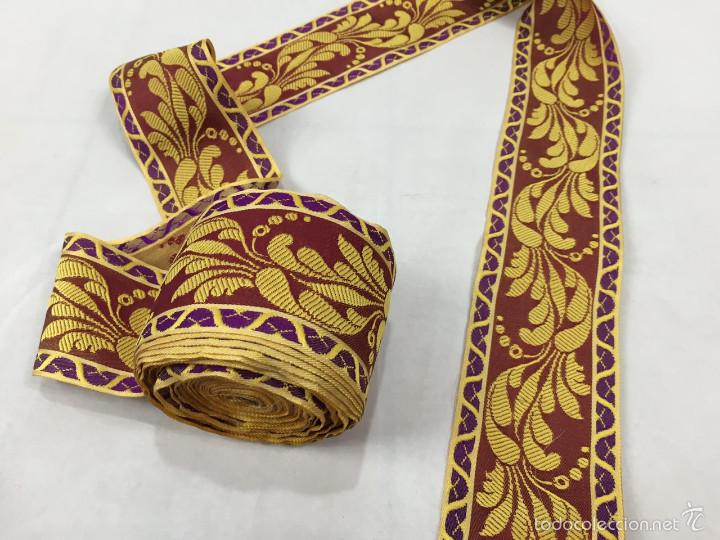 Antig&uuml;edades: Cinta de seda brocada. Morado y granate - Foto 2