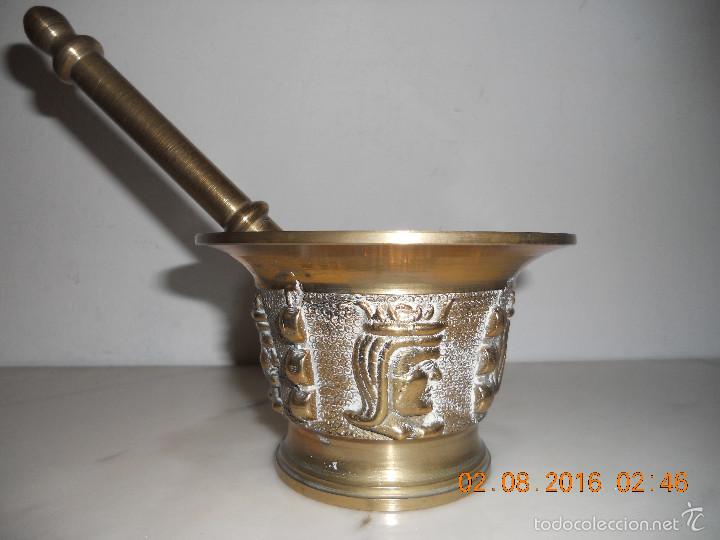 Antig&uuml;edades: ANTIGUA ALMIREZ DE BRONCE CON CABEZA DE REINA - Foto 1