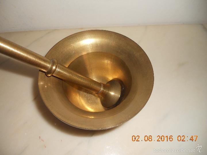 Antig&uuml;edades: ANTIGUA ALMIREZ DE BRONCE CON CABEZA DE REINA - Foto 2