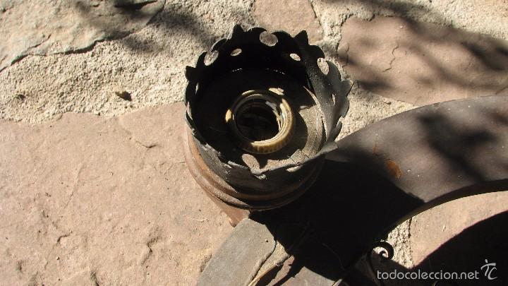 Antig&uuml;edades: Lampara circular de madera. - Foto 3