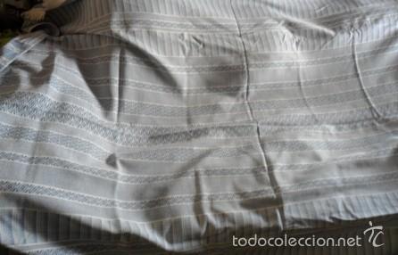 Antig&uuml;edades: Colcha de hilo con flecos - Foto 1