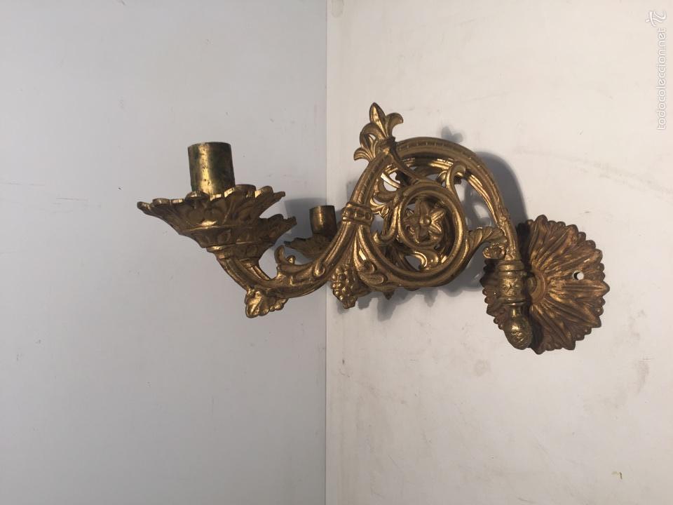 Antig&uuml;edades: CANDELABRO DE BRONCE DE PARET ANTIGUO. - Foto 2
