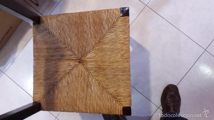 Antig&uuml;edades: silla de madera y enea - Foto 3