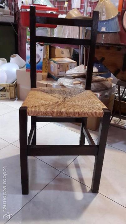 Antig&uuml;edades: silla de madera y enea - Foto 1