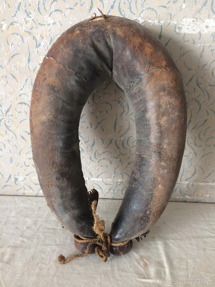 Antig&uuml;edades: ANTIGUA COLLERA EN CUERO - Foto 1