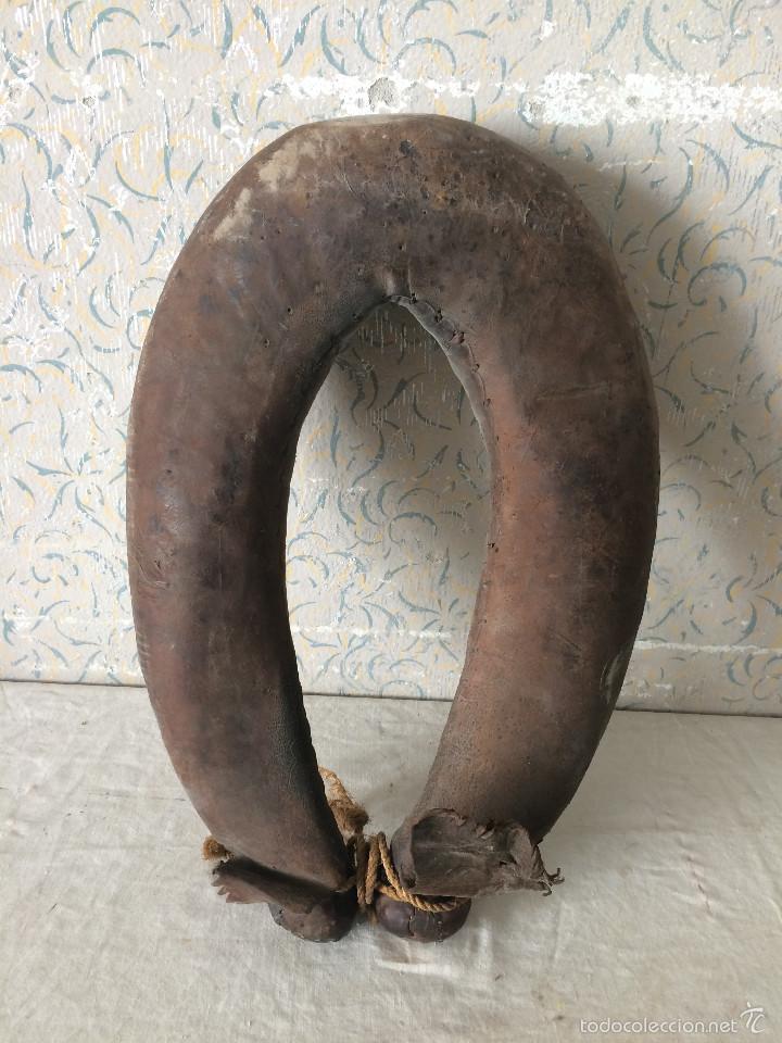 Antig&uuml;edades: ANTIGUA COLLERA EN CUERO - Foto 7