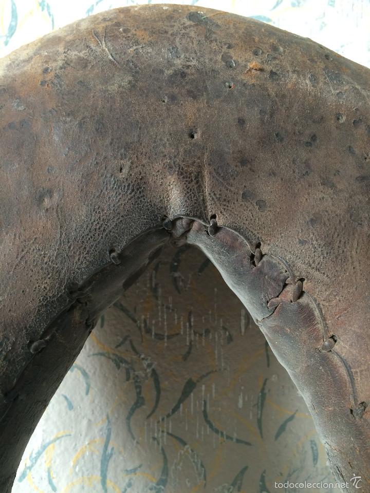Antig&uuml;edades: ANTIGUA COLLERA EN CUERO - Foto 8