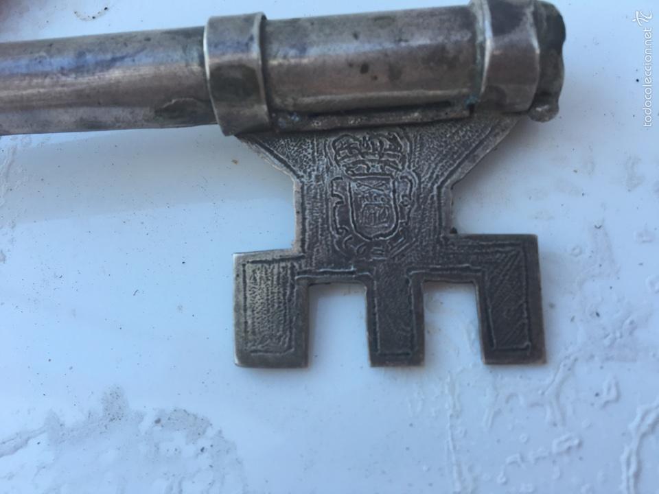 Antig&uuml;edades: LLAVE CON ESCUDO - Foto 7