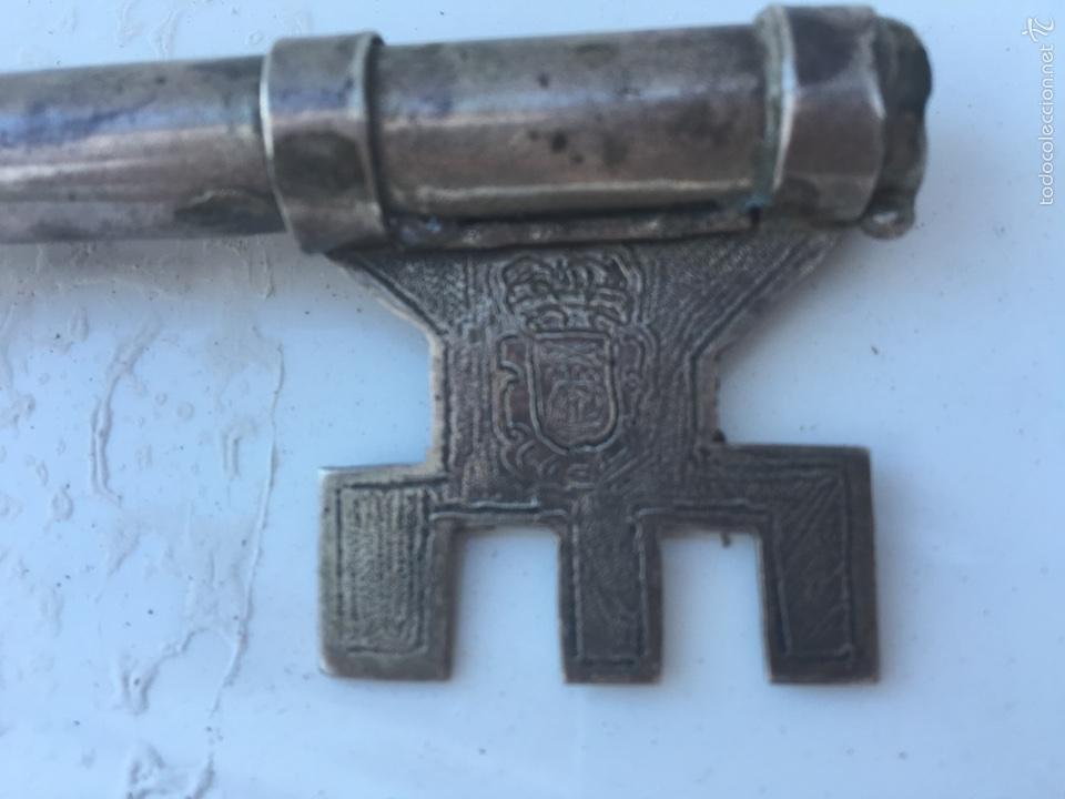 Antig&uuml;edades: LLAVE CON ESCUDO - Foto 8