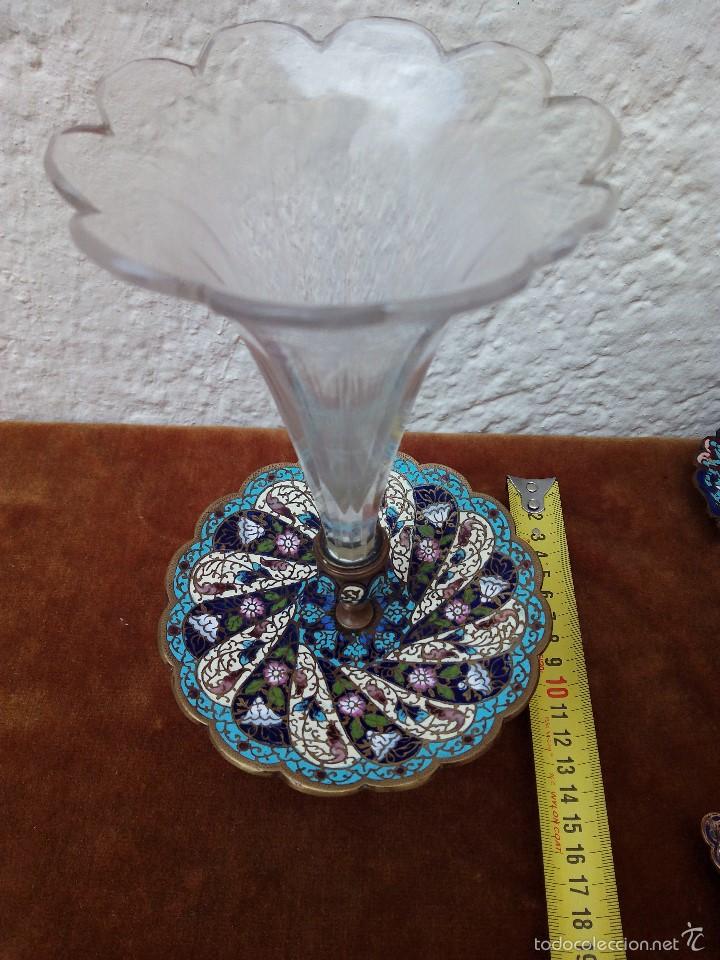 Antig&uuml;edades: Florero centro de mesa antiguo champlev&eacute; - Foto 4
