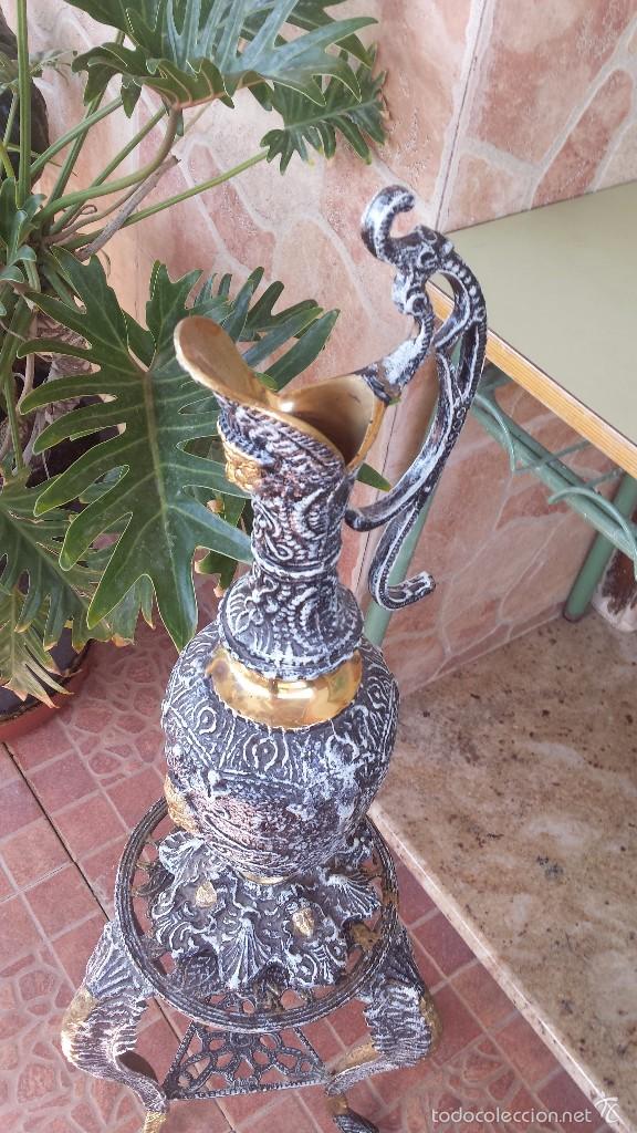 Antig&uuml;edades: jarron y soporte en bronce - Foto 2