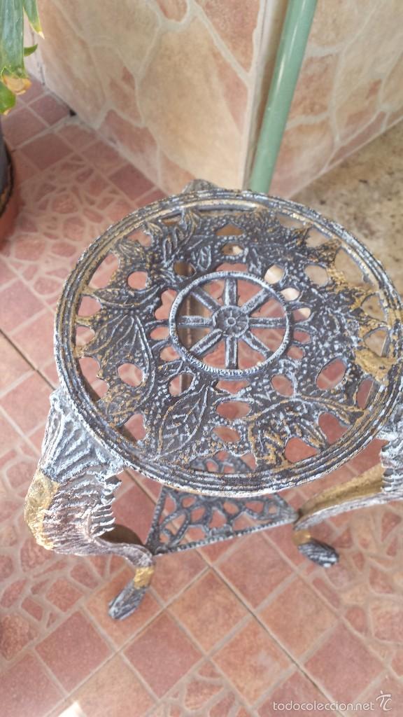 Antig&uuml;edades: jarron y soporte en bronce - Foto 5