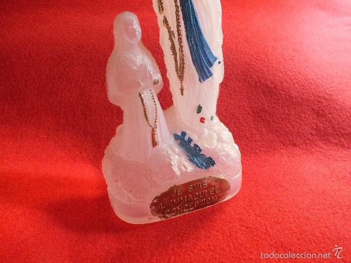 Antig&uuml;edades: VIRGEN LOURDES BOTELLA PL&Aacute;STICO JE SUIS INMACULEE CONCEPTION - Foto 3