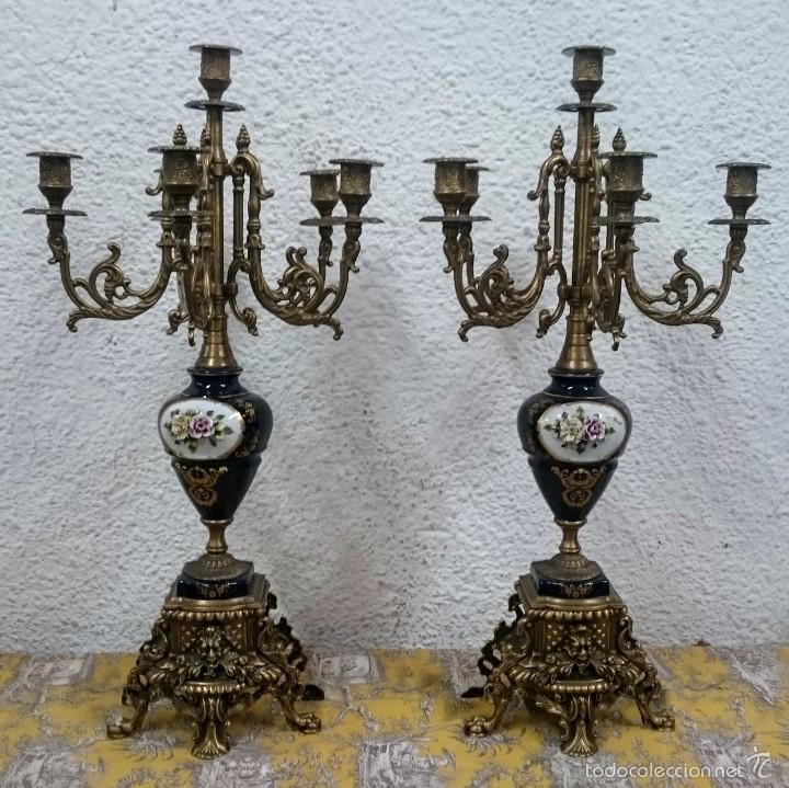 Antiguos candelabros de bronce y porcelana deco Vendido en Venta