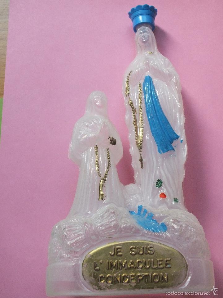 Antig&uuml;edades: VIRGEN LOURDES BOTELLA PL&Aacute;STICO JE SUIS INMACULEE CONCEPTION - Foto 1