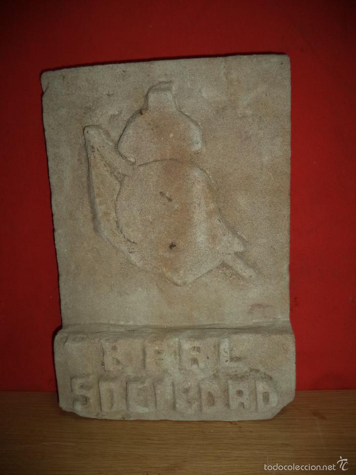 Oggetti Antichi: DE PIEDRA , ARCILLA, ESCUDO DE LA REAL SOCIEDAD, CLB DE FUTBOL