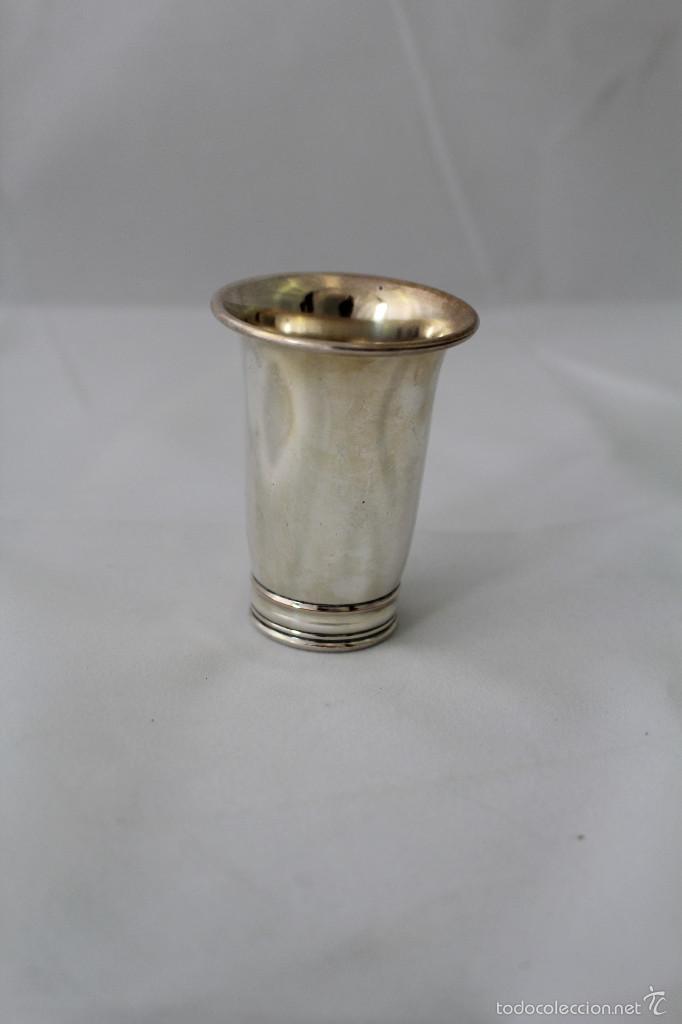 Antig&uuml;edades: vaso peque&ntilde;o copa plateada - Foto 1