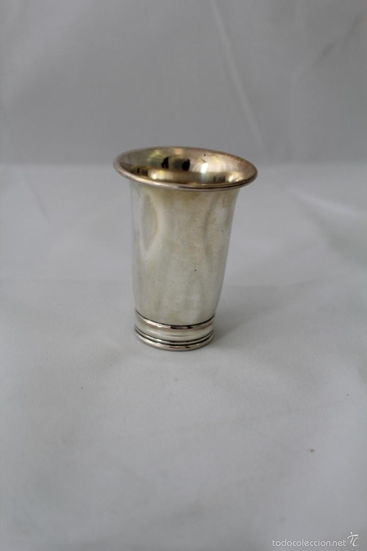 Antig&uuml;edades: vaso peque&ntilde;o copa plateada - Foto 2