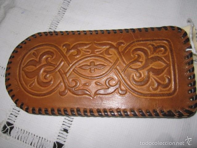 Antig&uuml;edades: Funda de cuero para gafas. 17,5 x 8 cms. - Foto 1