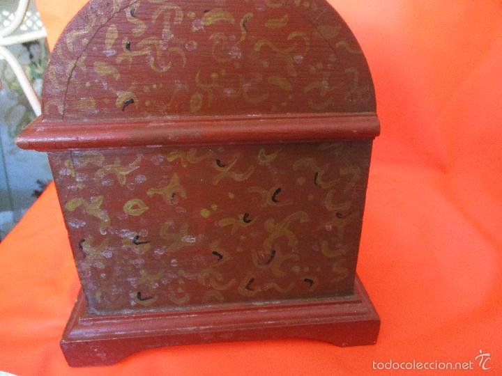 Antig&uuml;edades: Cofre de madera pintado a mano - Foto 2