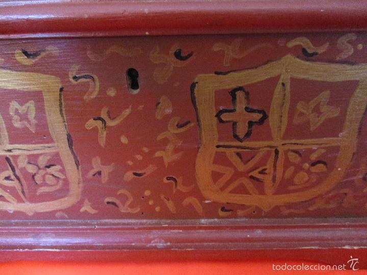 Antig&uuml;edades: Cofre de madera pintado a mano - Foto 3