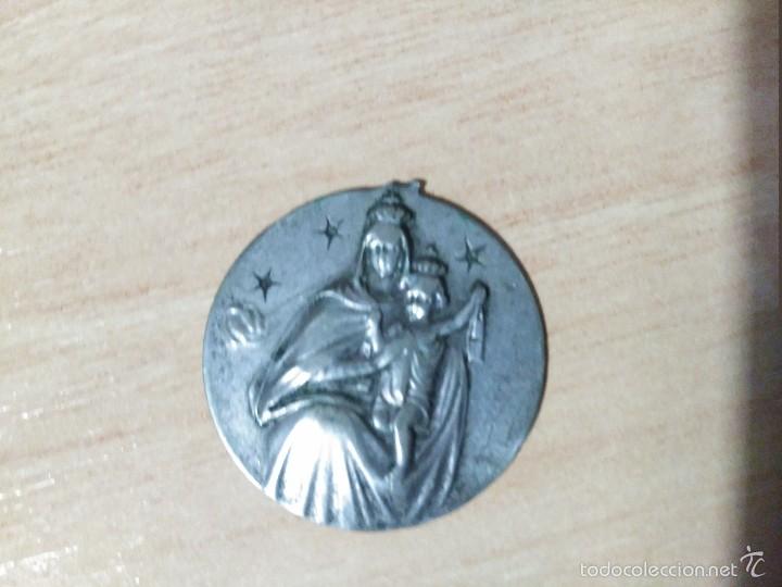 Antig&uuml;edades: antigua medalla virgen del carmen - Foto 1