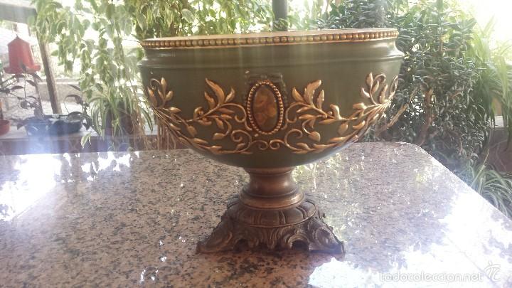 Antig&uuml;edades: antiguo centro de mesa de porcelana y metal. - Foto 1