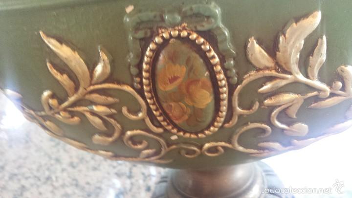 Antig&uuml;edades: antiguo centro de mesa de porcelana y metal. - Foto 4