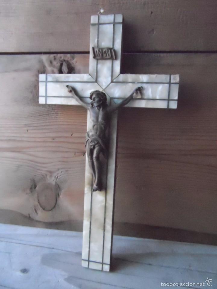 Antig&uuml;edades: CRUCIFIRO MADERA NACAR Y BRONCE - Foto 1