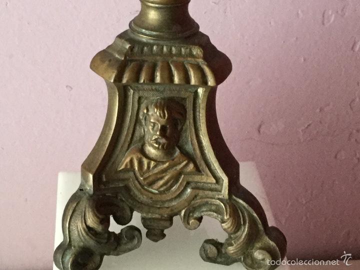 Antig&uuml;edades: Candelabro bronce antiguo de altar - Foto 2