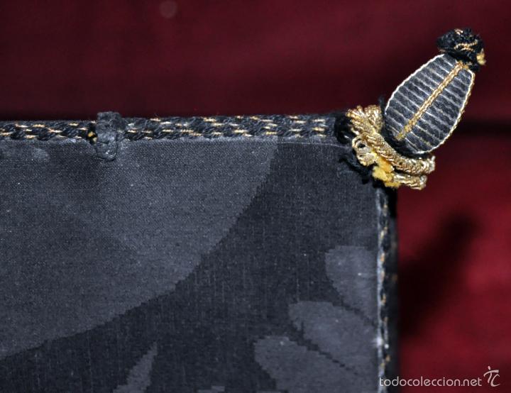 Antig&uuml;edades: GUARDA CORPORAL EN ROPA DAMASCADA - Foto 2