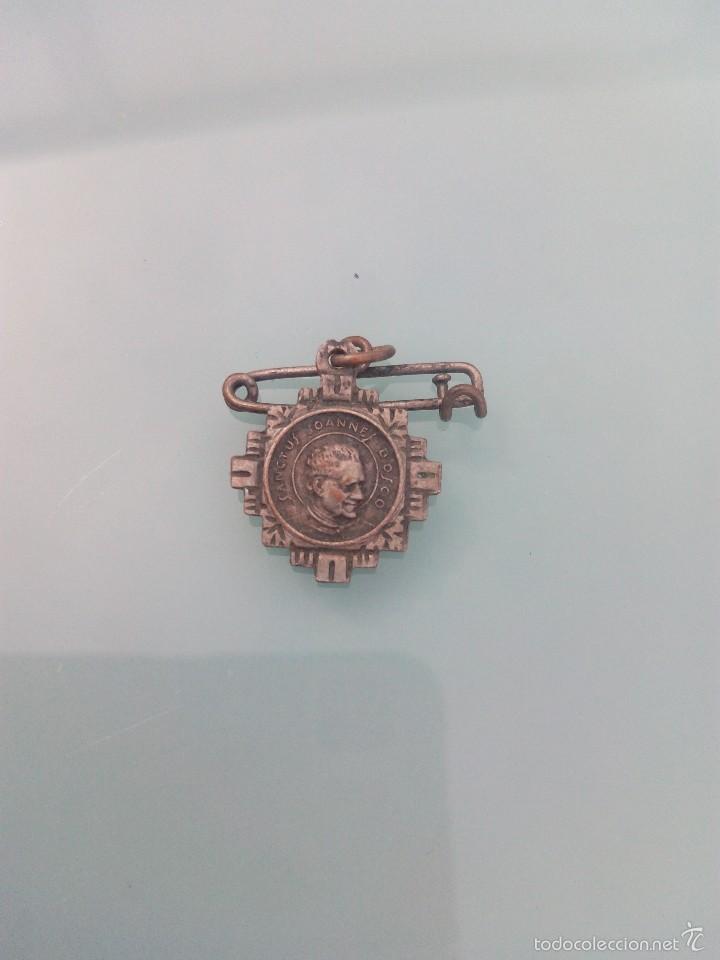 Antig&uuml;edades: Medalla imperdible de San Juan Bosco - Foto 2