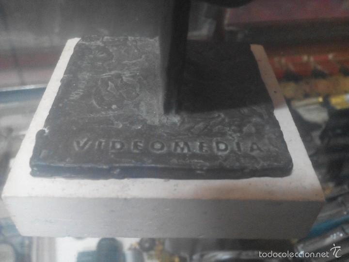 Antig&uuml;edades: escultura titulada videomedia de bronce - Foto 4